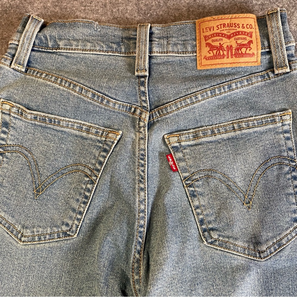 Levi’s Ribcage Straight Leg Ankle Jeans Women’s Size 24 Light Wash Button Fly - Picture 4 of 15